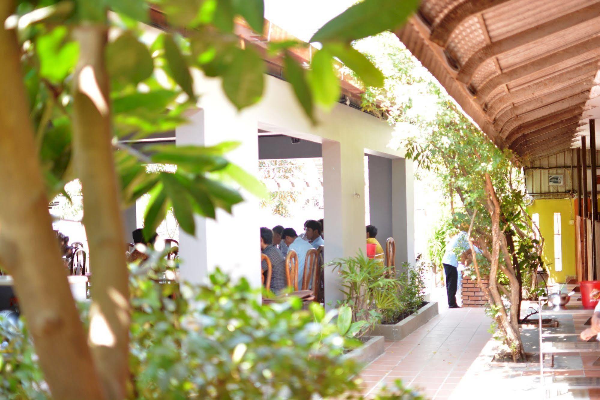 Neakru Guesthouse And Restaurant Kampot Εξωτερικό φωτογραφία