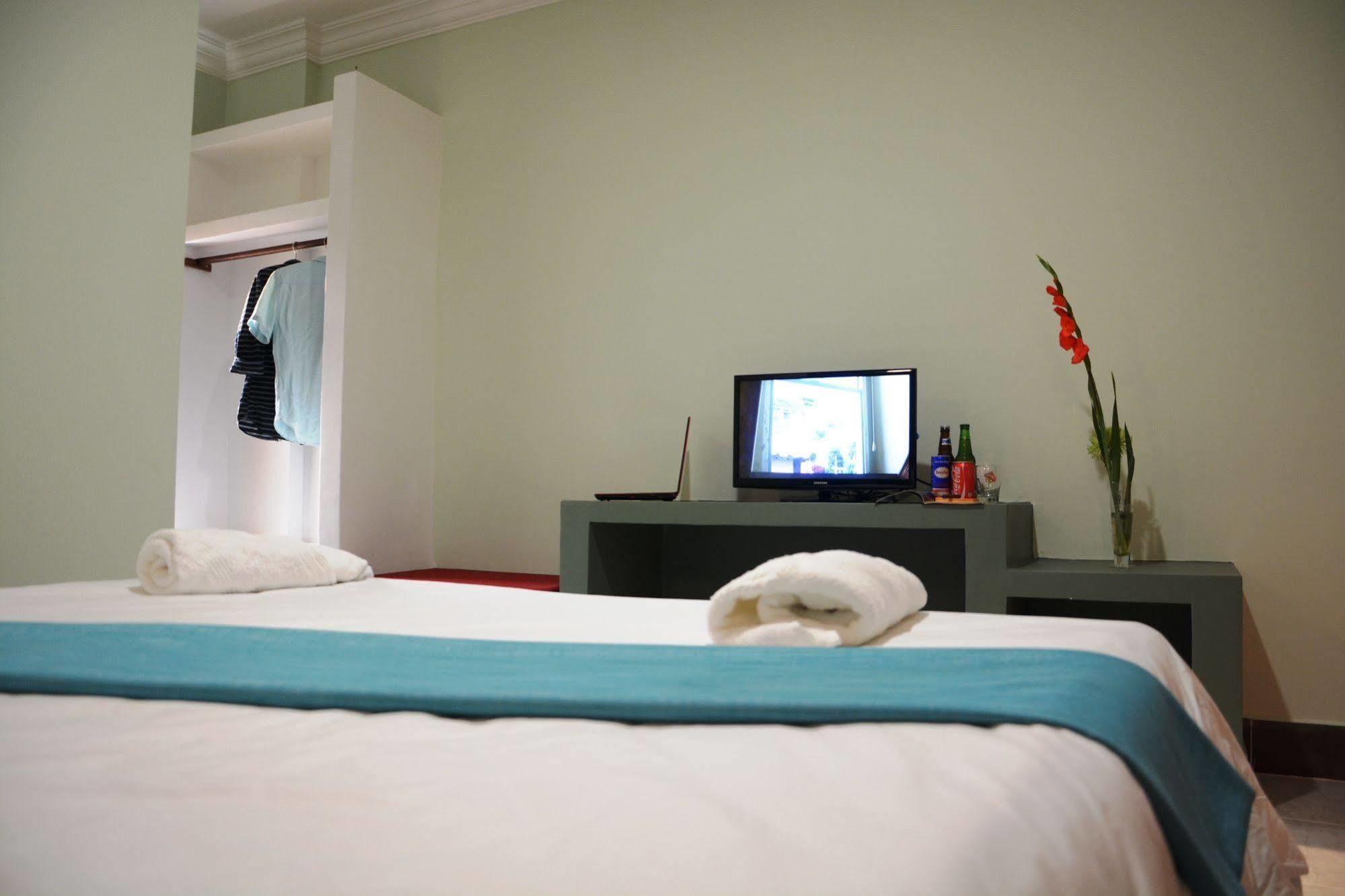 Neakru Guesthouse And Restaurant Kampot Εξωτερικό φωτογραφία